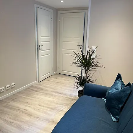 Free Parking Is Located On A Semi Basement Floor, With A Warm Floor Apartmán